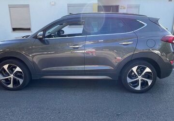 Hyundai TUCSON 112.000 km 14.990 &euro; Göttingen 37077