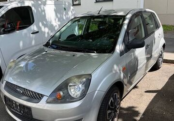 Ford Fiesta 110.000 km 2.100 &euro; Göttingen 37081